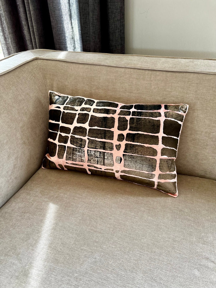 Luxe sierkussen Peachprint - 50x30 cm - perzik/zwart