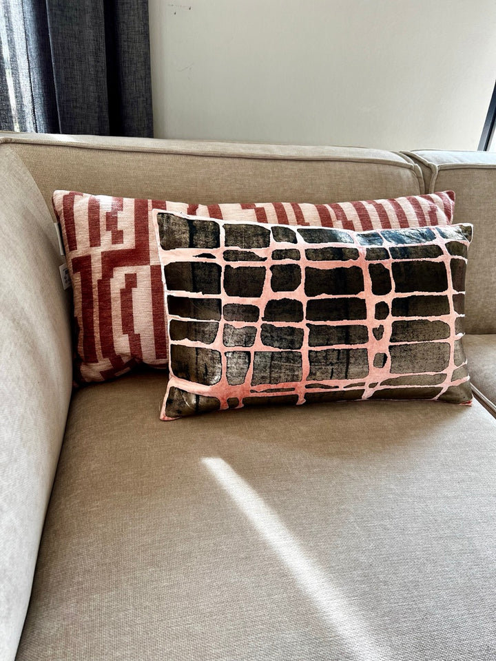 Luxe sierkussen Peachprint - 50x30 cm - perzik/zwart