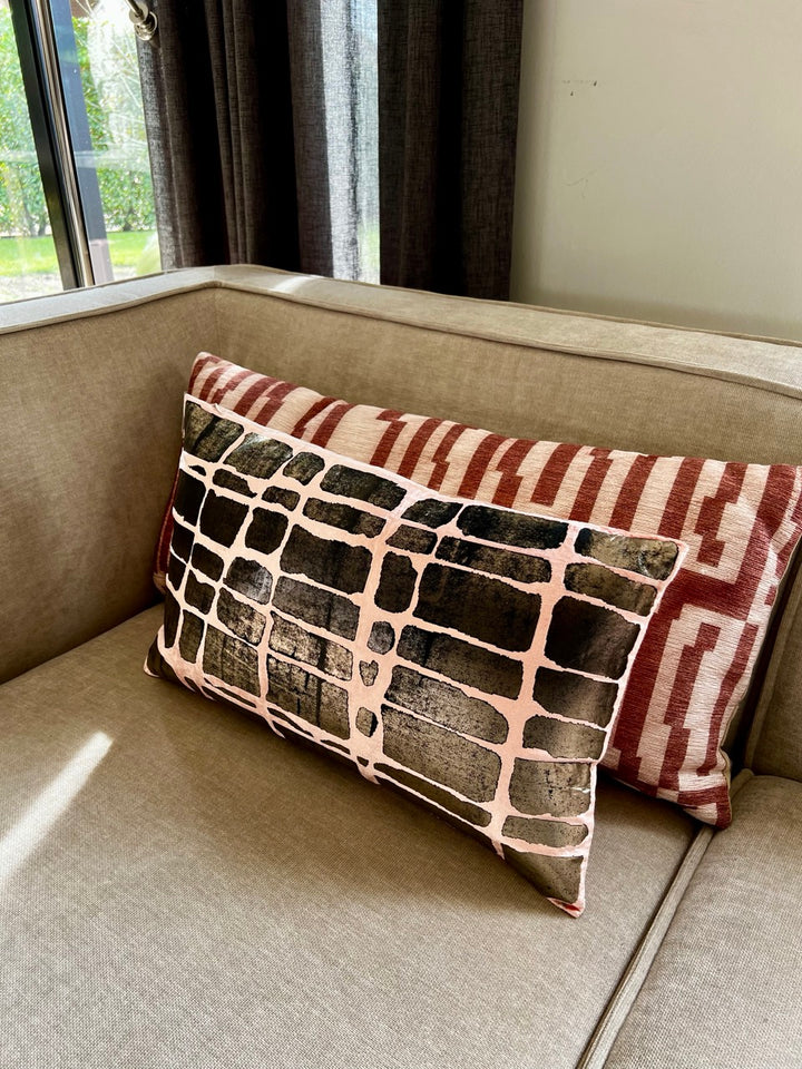 Luxe sierkussen Peachprint - 50x30 cm - perzik/zwart