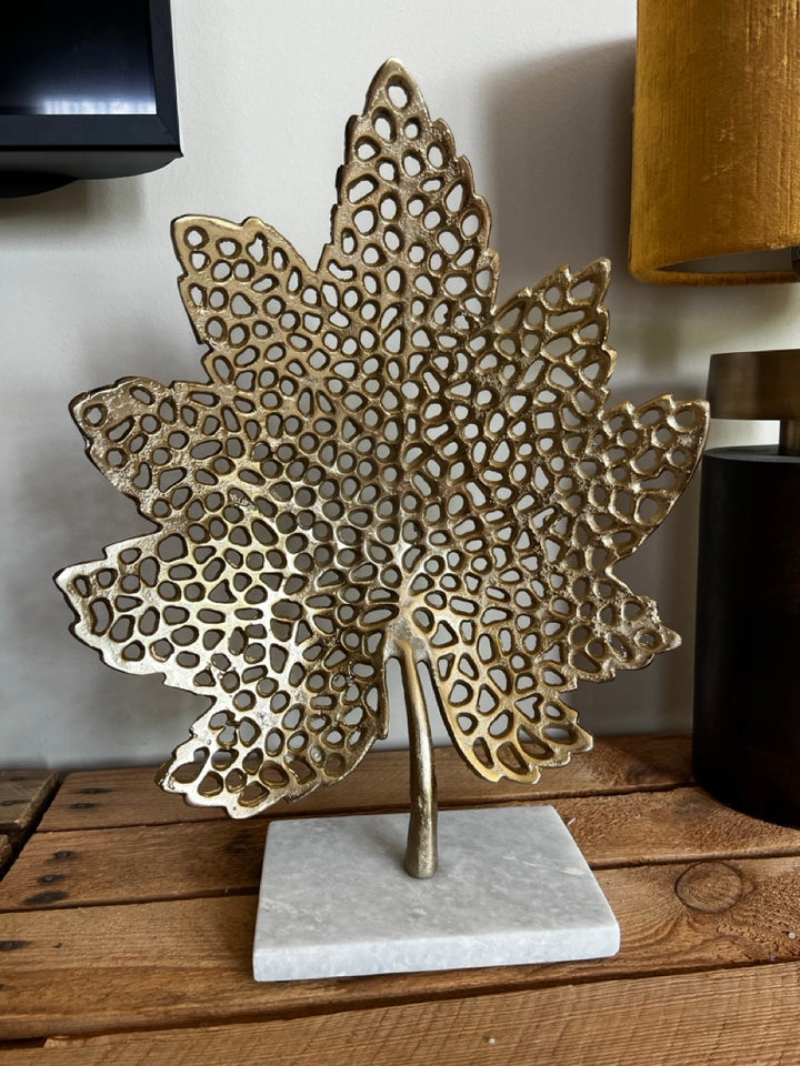 Ornament on foot LEAF small - 28x8x35 cm - Gold/Marble white
