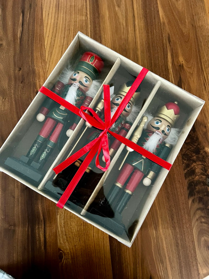 Grote notenkrakers set van 3 stuks - 24 cm hoog - Klassieke kleuren