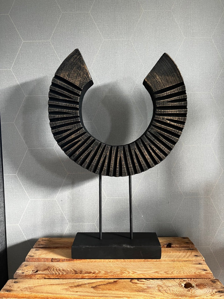 Groot halfrond ornament op standaard - zwart/goud - 58 cm