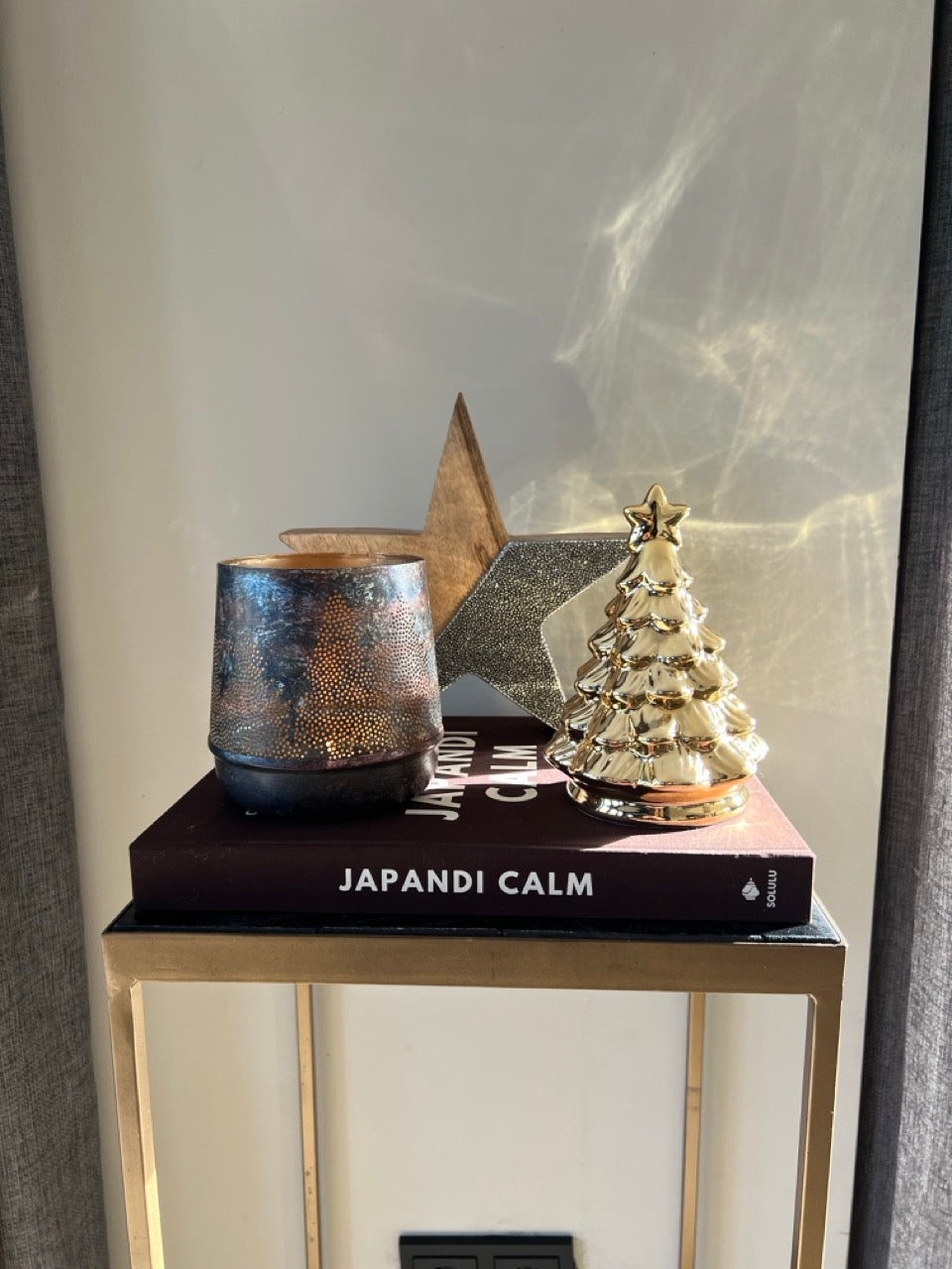 Shop the Kerstlook – Gouden Kerstdecoratie in Japandi Stijl