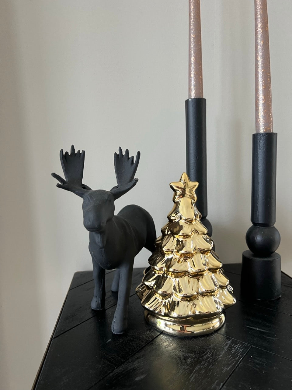 Shop the Kerstlook – Luxe Zwart-Goud Set met Rendier & Gouden Kerstboom