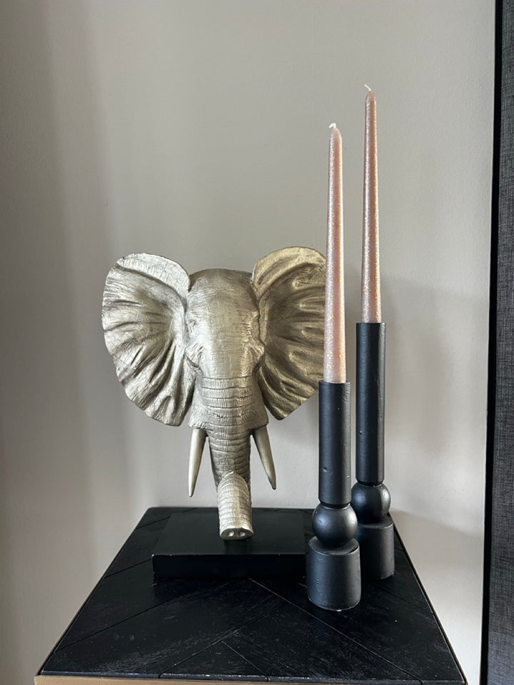 Shop the look - ELEPHANT ornament met zwarte kandelaars