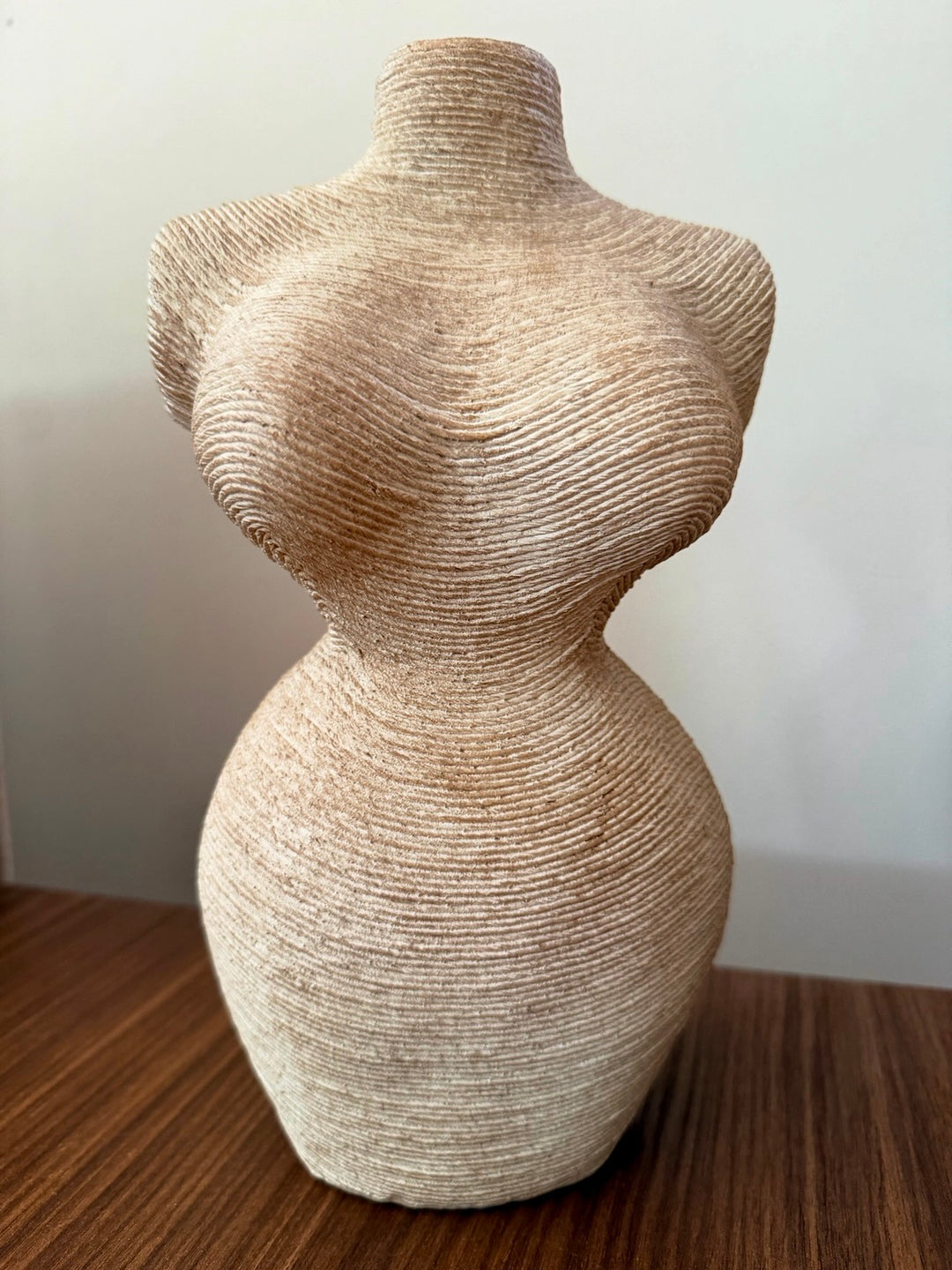 Naturel decoratiebeeld Body van polyresin met vrouwelijke vorm