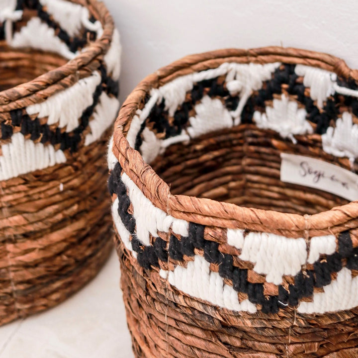 Kleine Mand Rond voor Planten of als Opbergmand | Geweven Boho Mand SADARA met Macrame Patroon