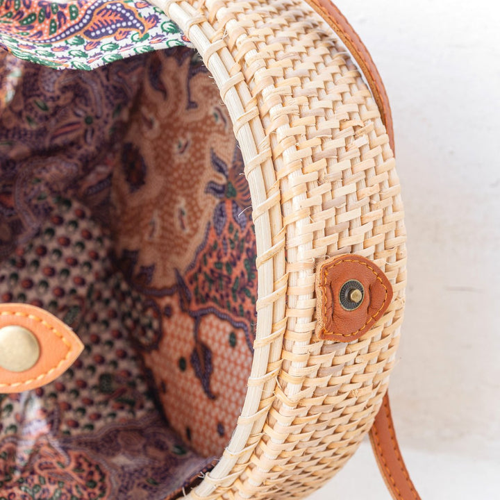 Ronde rotan tas beige handgemaakte crossbody tas met synthetische lederen riemen schoudertas Boho Bali tas SENJA (natuurlijk)